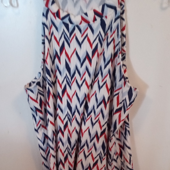 Chevron Pattern Sleeveless Top - Picture 3 of 3